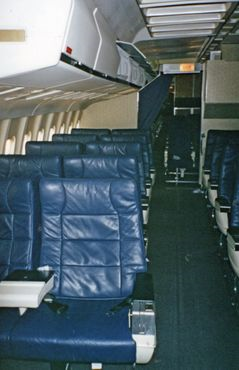Delta L-1011 TriStar - coach cabin | Airline interiors, Aircraft interiors,  Delta airlines