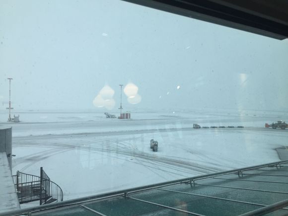 Heavy snowing, hopefully no delays today