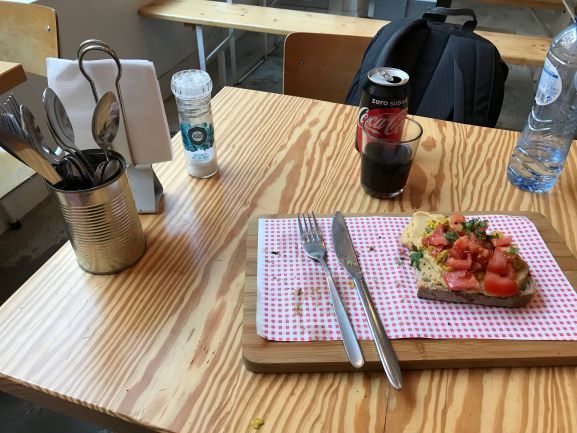 Does nobody use plates any more? And this was an open sandwich...