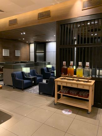 Some self-serve juices and iced teas