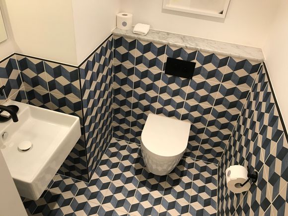 Extra seperate toilet 