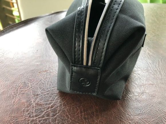 AC rondelle on both sides of zipper