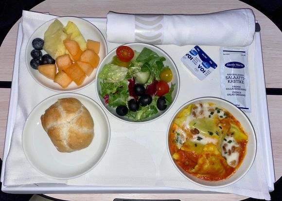 HEL-DXB J second meal