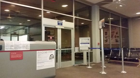 The gate has the standard dividers for groups 1/2 and 3/4/5. I stood proudly at Group 1 well before the agent had even arrived at the podium.