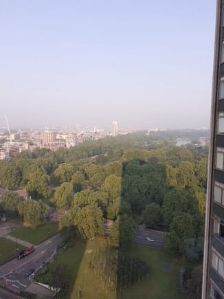 Morning view of HYde park ( with the hotel shadow) You need to be close to the window to see the other wing 