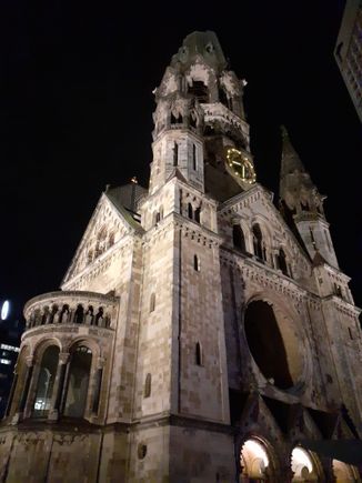 Kaiser Wihelm church at night