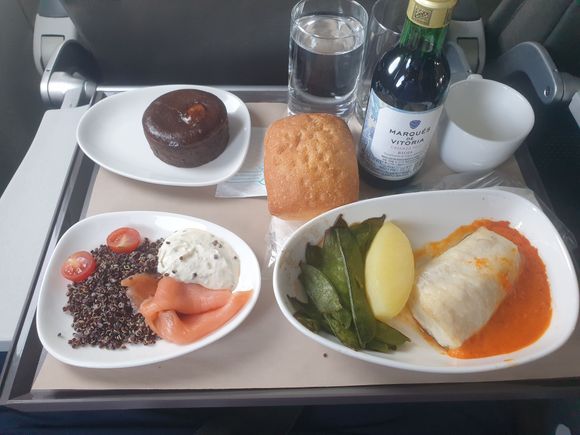 AY1653 HEL-BCN business class meal. 