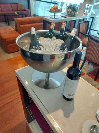 Club Lounge wine