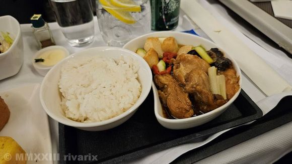 Steamed chicken with red date and wood ear mushrooms