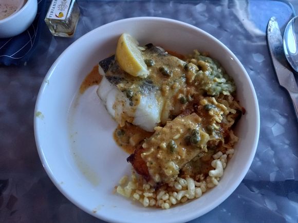 Limited selection cod (pre-ordered, apparently they hired a famous chef to create these meals from LHR). Presentation was rather abstract and didn't look the most appetizing. But I would have that again. Fish was actually perfect, still moist. Better than the fish I had on the outward journey.
