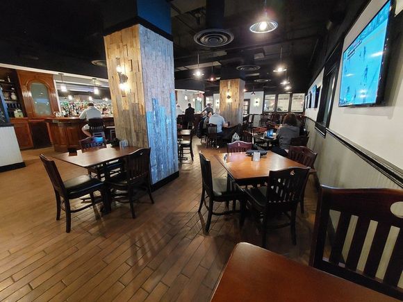 Potomac Social Tavern / Crowne Plaza Crystal City
