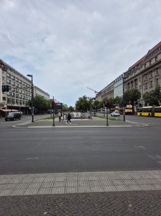 In the background is the Brandenburger Tor