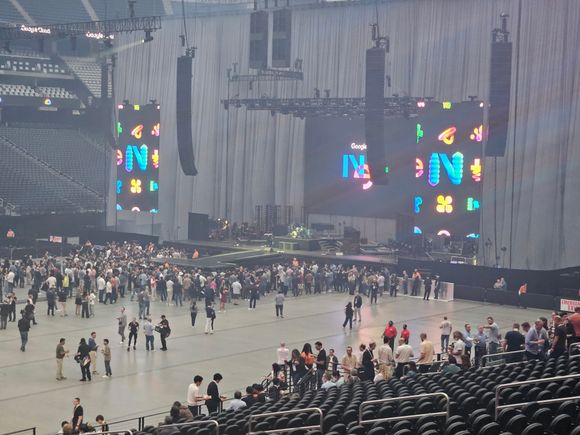 Pretty crazy this is what it looked like just 35 minutes before Weezer took the stage. It allowed me to get right up on the rail without issue.