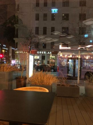 View out of the restaurant window to „Kurkonditorei Oberlaa“