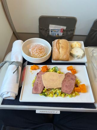 Lunch CDG-AMS. Tasted fine, glad it wasn’t on a longer flight. 