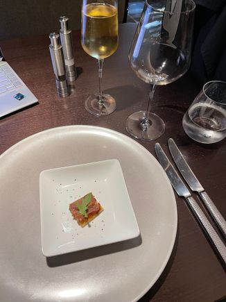 Amuse bouche: flatbread with prosciutto and Gorgonzola 