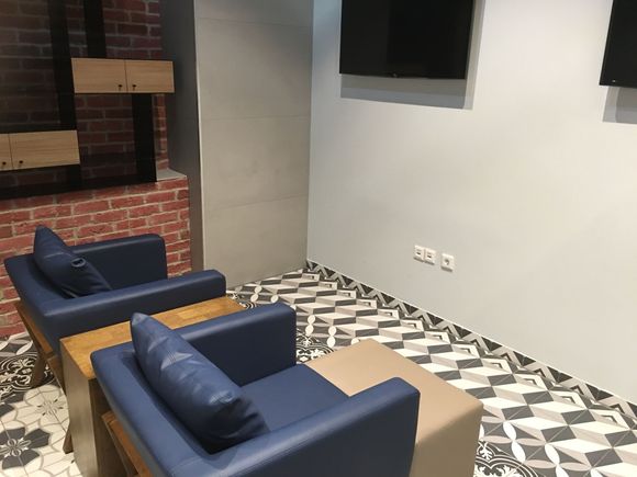 TV room has 4 seats.