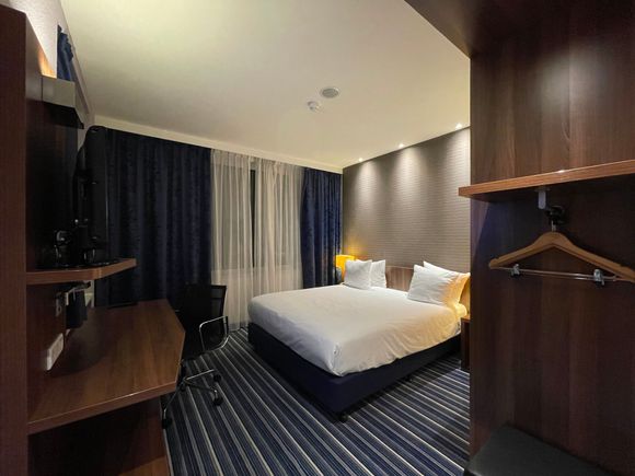 Corner room