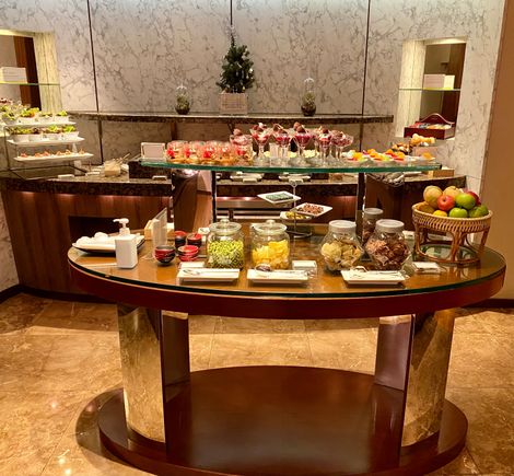 club lounge happy hour