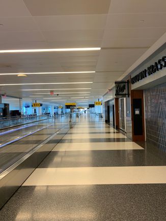 T4 concourse on way to SkyClub