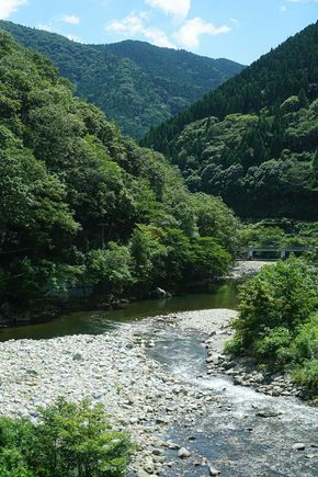 Along the Bantan line