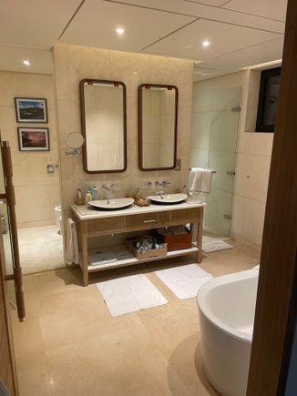 Beach House 1 bdrm suite - main bathroom
