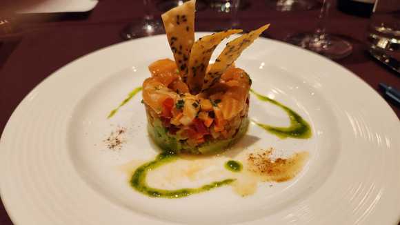 Salmon tartare (ginger cured vegetables, avocado, soy & citrus)