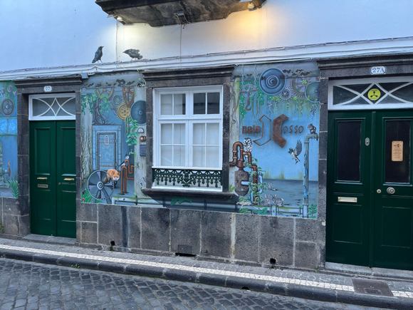 I love this street art 