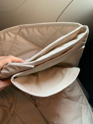 Onboard CX840 to JFK. Can confirm that the mattress pad and new duvet are available! No slippers in sight however. Mattress pad is probably similar/as thin as TK’s. 
