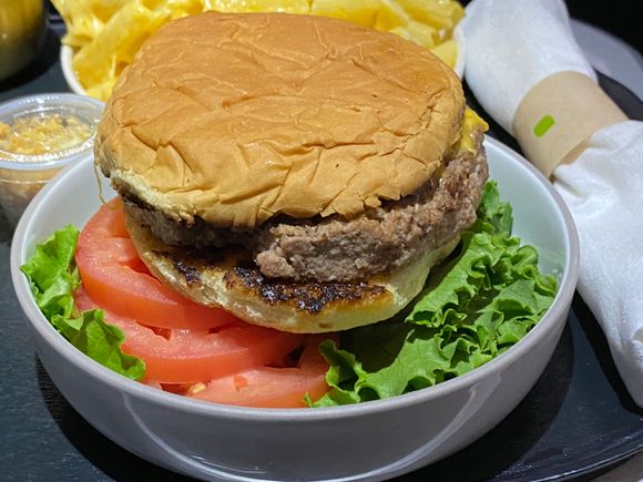 Cheeseburger … well done with lettuce and tomato.  Could have used some ketchup and more cheese … I ended up adding some of the mac&cheese to it.