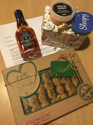 These are the gifts I got from Dogmatick :) Thanks a lot!
