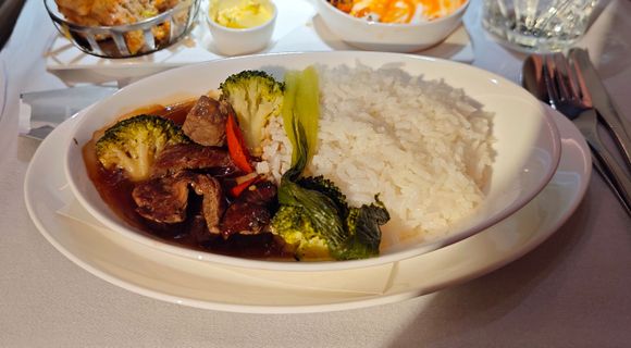 Tender beef and brocolli stir fry - not bad, I didn't fancy the breaded Thai chicken but I think I would have preferred the beef steak on the westbound routes