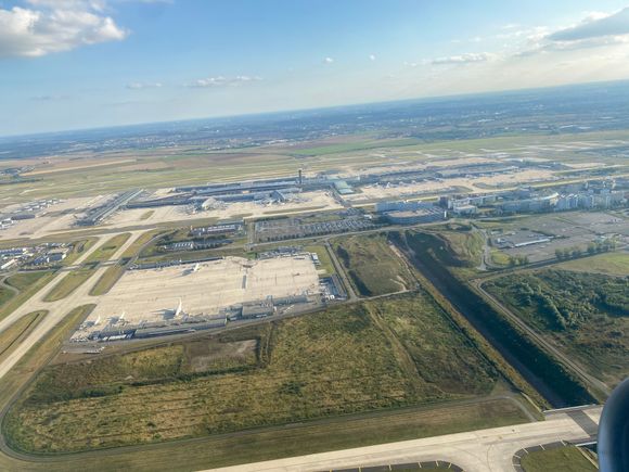Take off view on CDG 2F; 2E-L