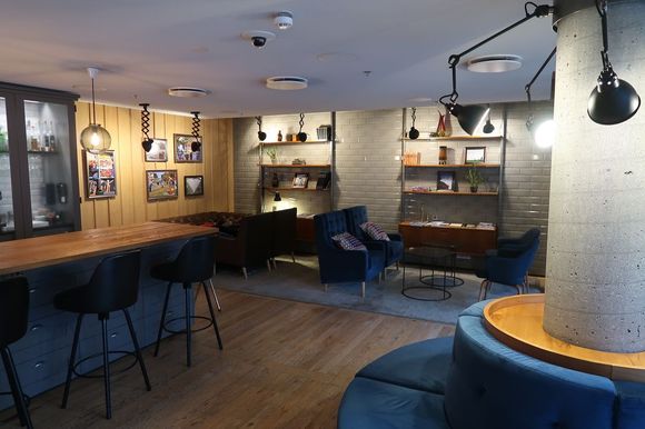 Canopy Central Bar