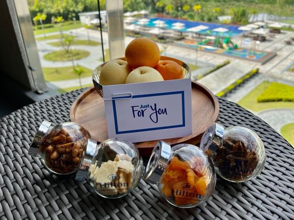 Welcome Fruit Basket with note.