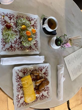 Breakfast 