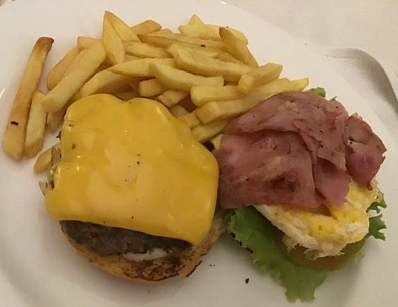 Momo beef burger