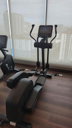 Gym - Life Fitness Elliptical