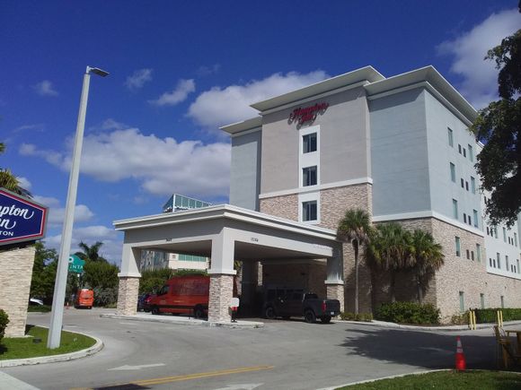 Hampton In exterior