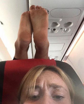 I think this is a footrest on a 757