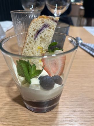 Blueberry bun triffle