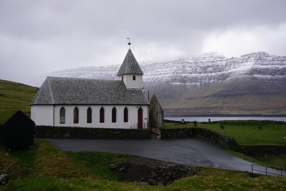 Vidareidi church