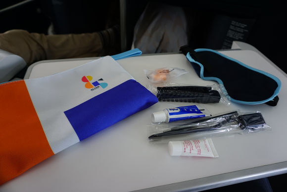 AF DFW-CDG Business Class amenity  kit