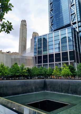 Another angle on the Infinity Pool, which matches the dimensions of the World Trade Center that stood in its place previously 