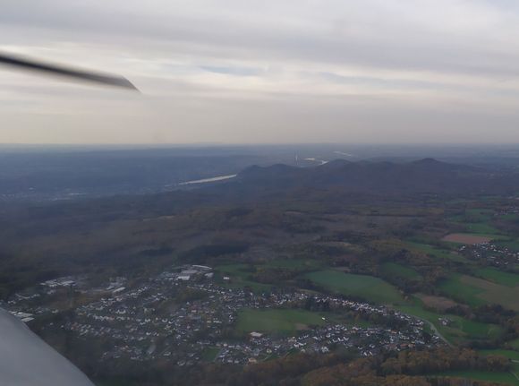 As we approach Bonn the Rhine river and Siebengebirge are clearly visible 