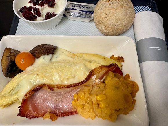 Spinach and ricotta omelette, bacon, mushrooms, smoked cheese sauce