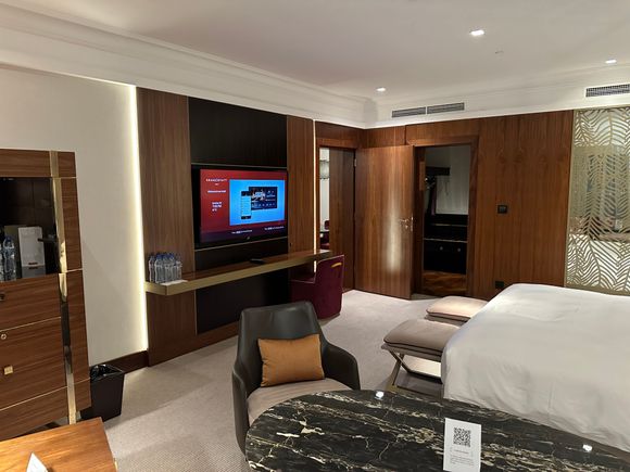 There’s that large screen TV!
