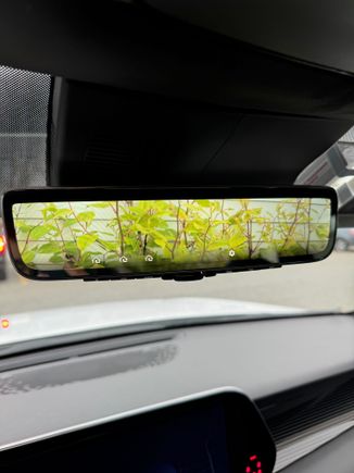 Digital rear view mirror that is zoomed in by default (see the picture below for the view without the camera turned on)