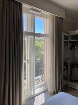 If on the bed one can see the trees + bit green of Russel Square park