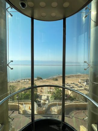 Elevator to the beach